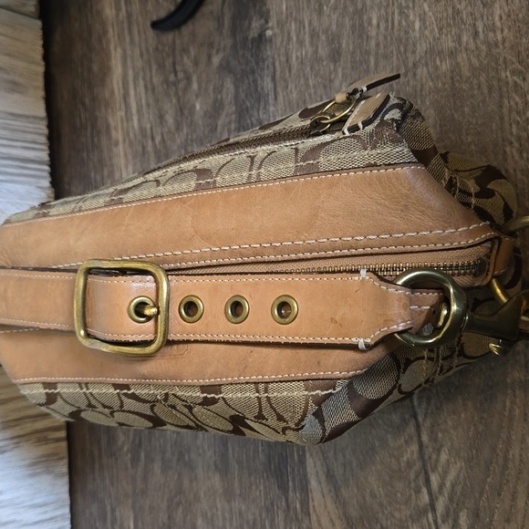 COACH near-vintage convertible east/west duffle made from khaki signature canvas - Picture 8 of 17